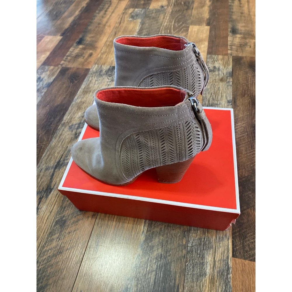 Coach Honey Suede Sahara‎ Booties - Picture 4 of 9